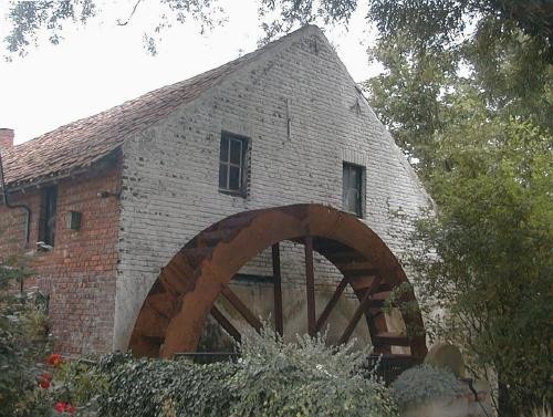 Bekijk molen Clootsmolen<br />Neermolen<br />Damburgmolen Bekijk molen Clootsmolen<br />Neermolen<br />Damburgmolen